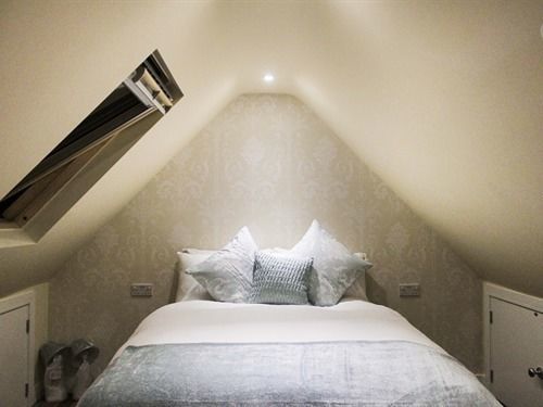 The White Lion, 4*