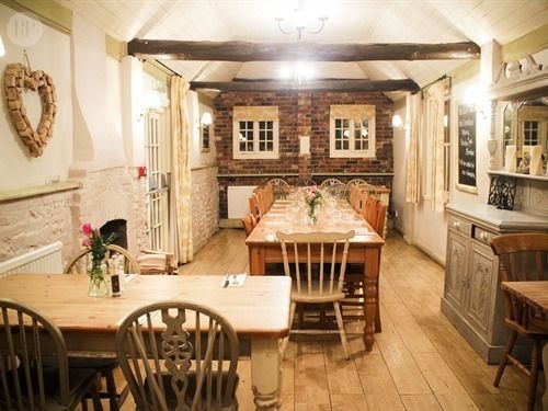 The White Lion, 4*